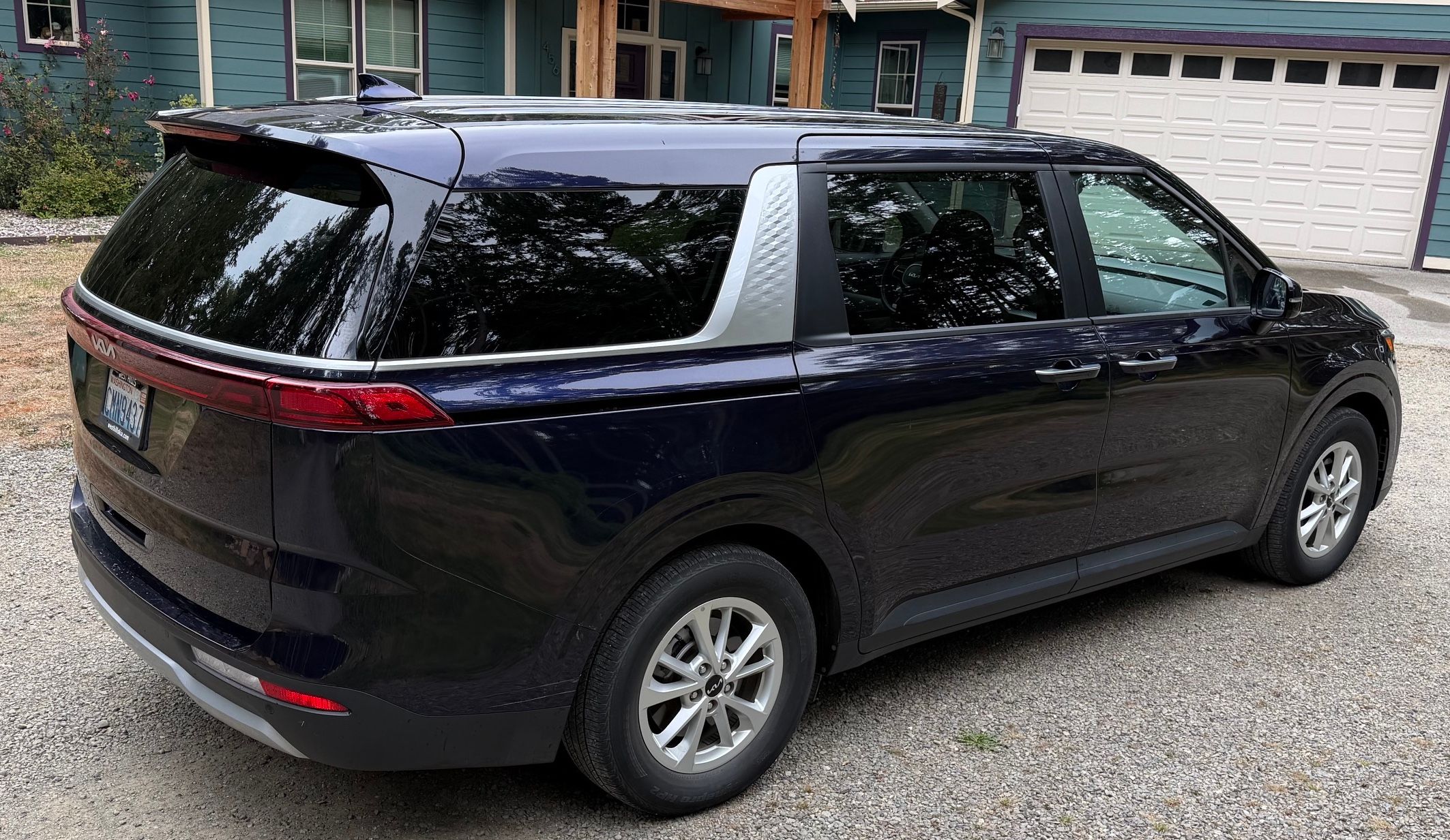 Used 2024 Kia Carnival LX FWD image 4