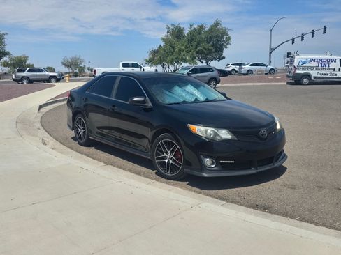 Used 2013 Toyota Camry SE image 2
