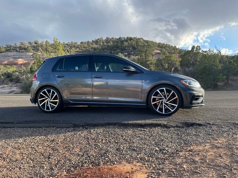 Used 2019 Volkswagen Golf 4-Door image 9