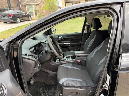 Used 2017 Ford Escape SE image 8