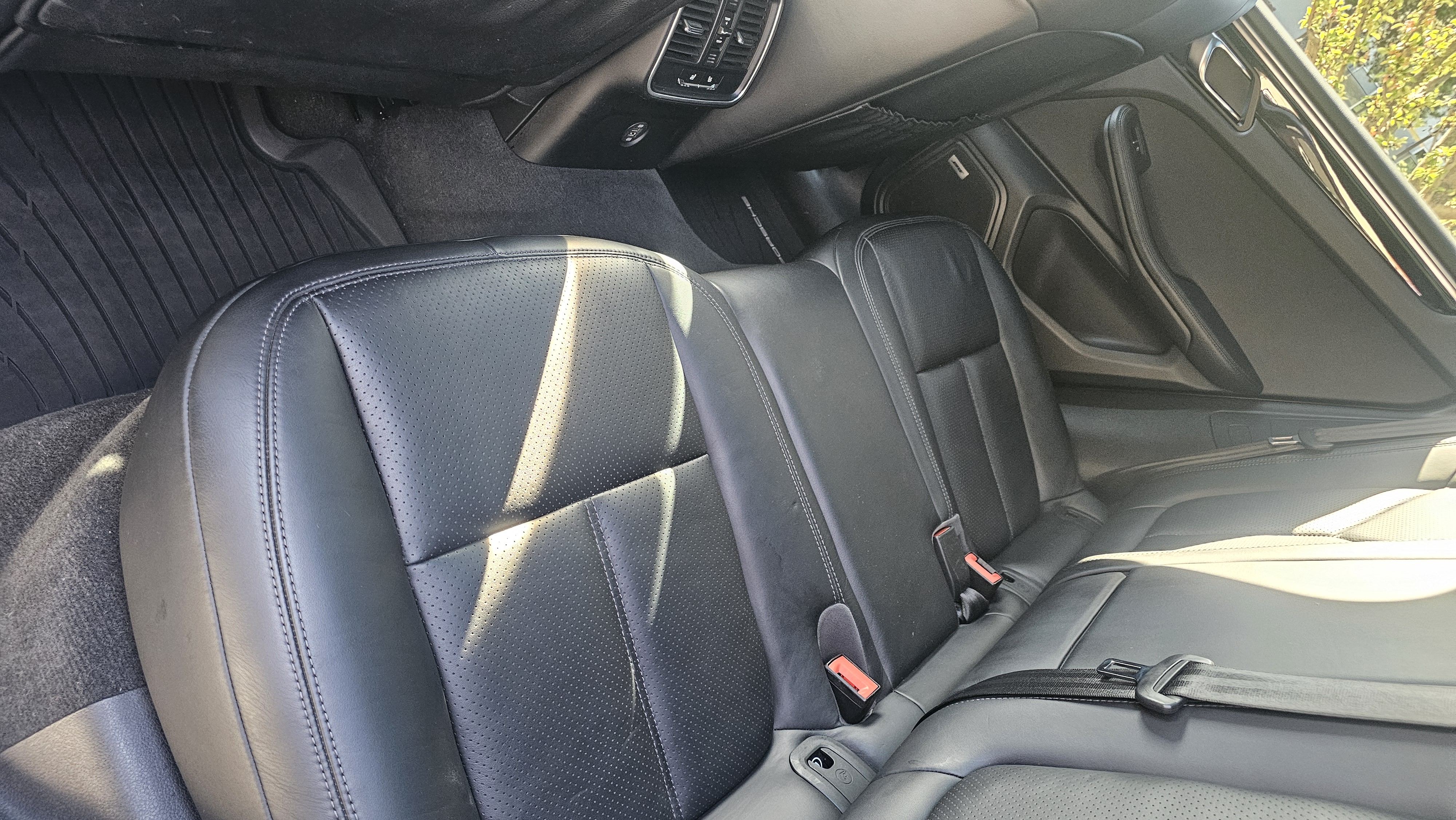 Used 2018 Porsche Macan Sport Edition AWD/4WD image 14