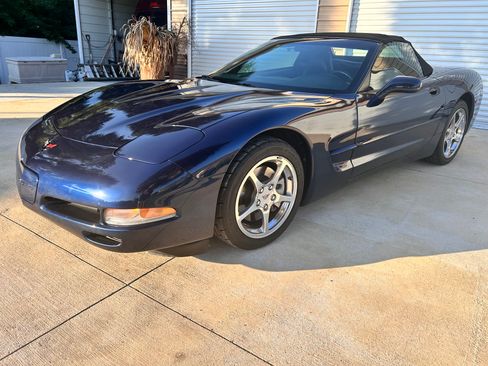 Used 2000 Chevrolet Corvette Convertible w/ Memory Pkg RWD image 1