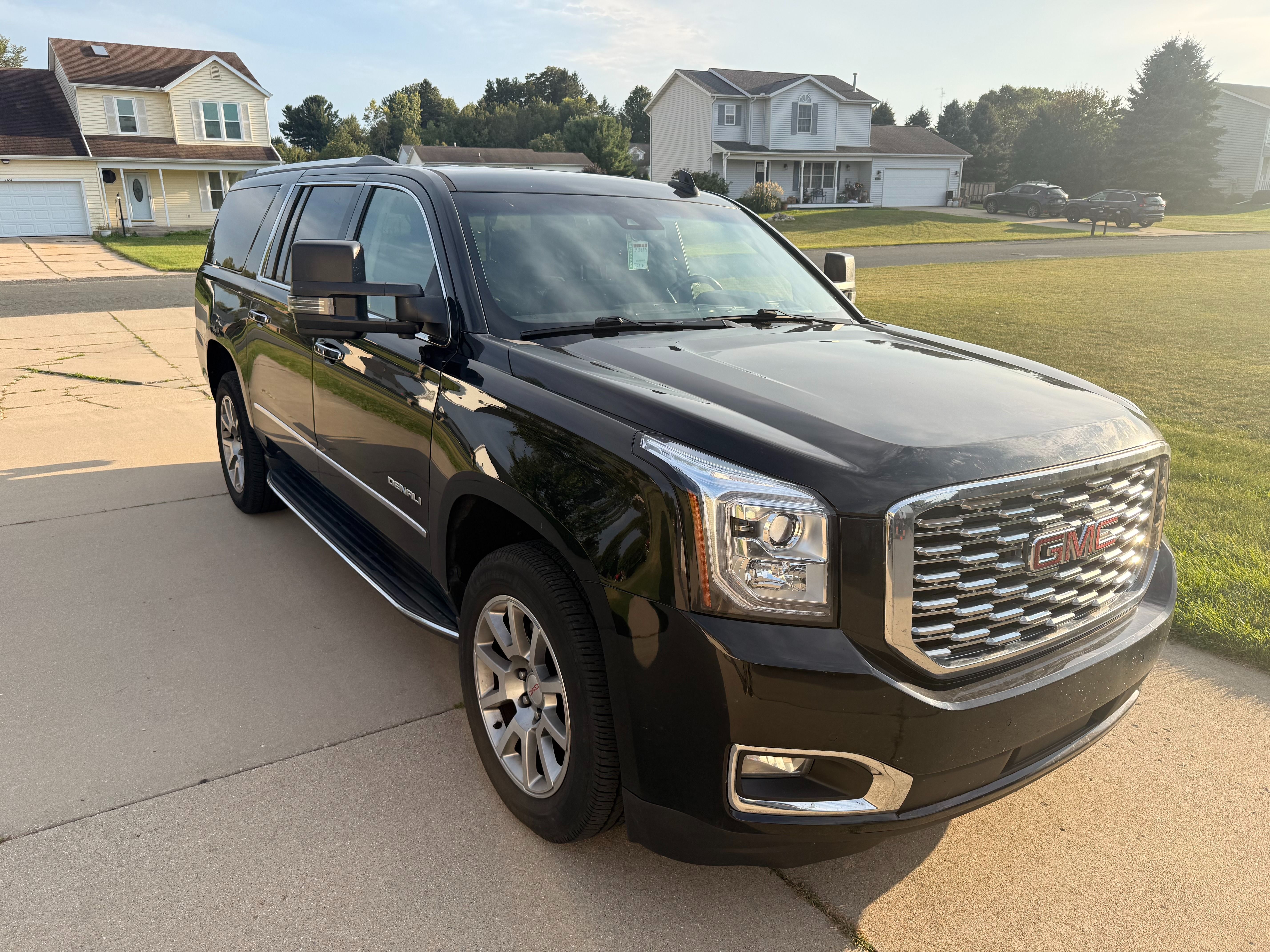 Used 2020 GMC Yukon XL Denali AWD/4WD image 1