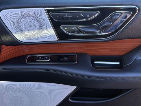 Used 2018 Lincoln Navigator Reserve w/ Technology Package image 17