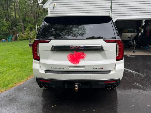 Used 2022 GMC Yukon XL AT4 AWD/4WD image 2