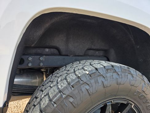 Used 2022 Chevrolet Colorado LT w/ Luxury Package image 18