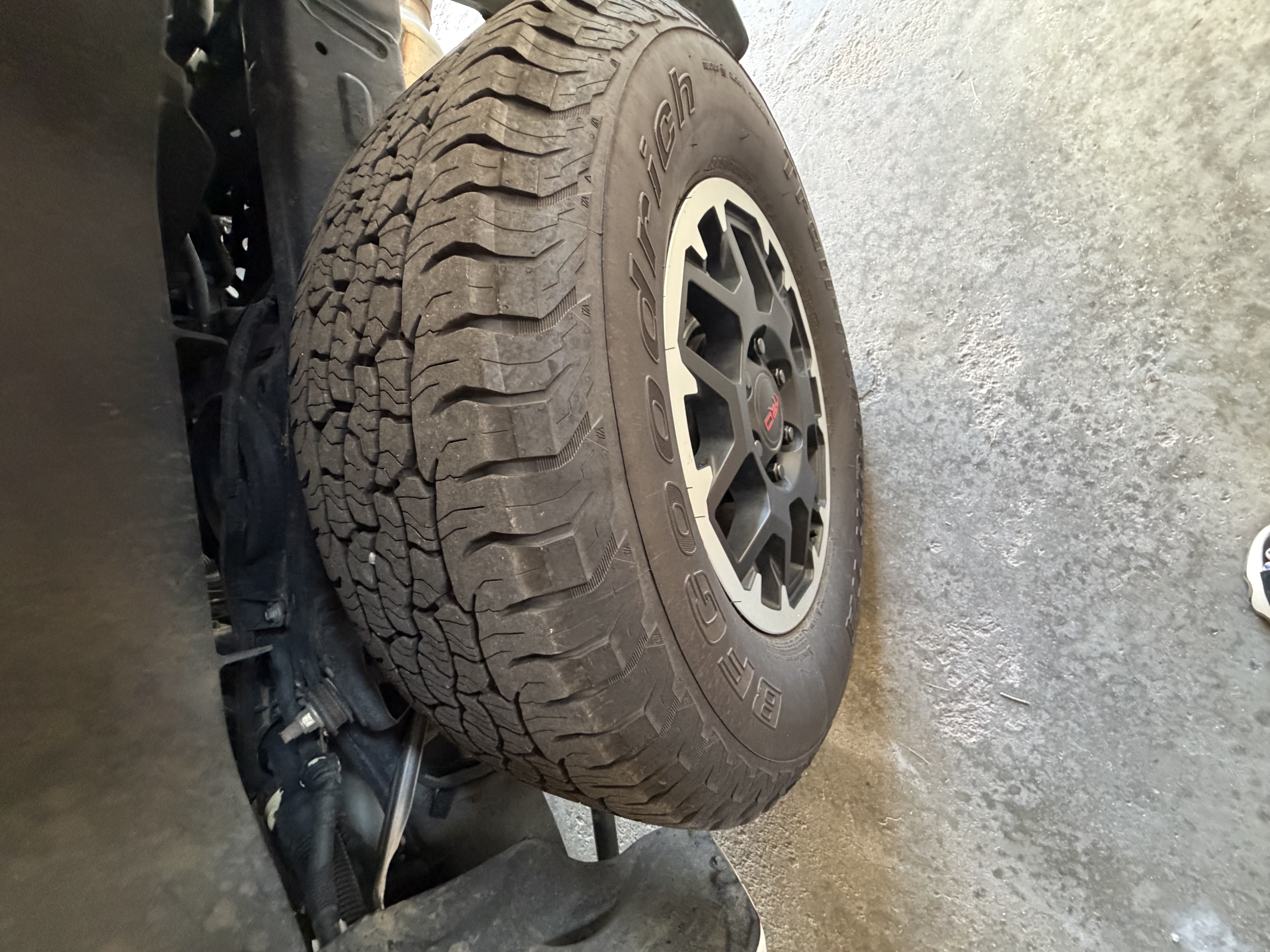 Used 2024 Toyota Tacoma TRD Off-Road AWD/4WD image 14