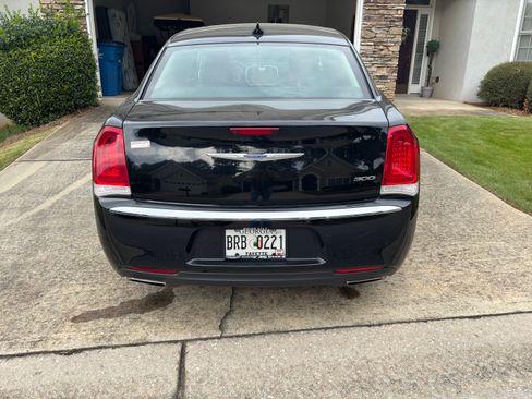 Used 2020 Chrysler 300 Limited RWD image 5
