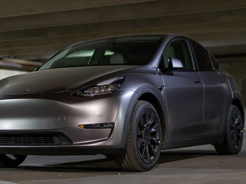 Used 2022 Tesla Model Y Long Range image 8