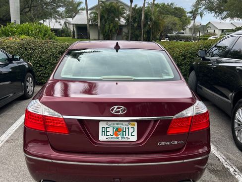 Used 2011 Hyundai Genesis 4.6 image 2