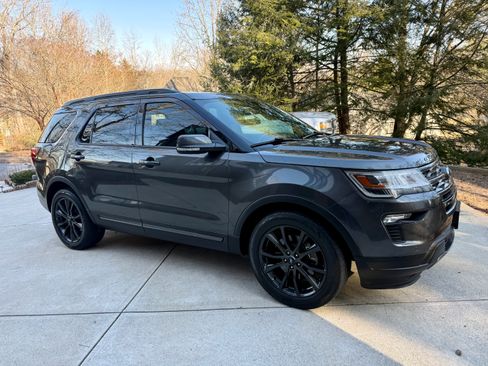 Used 2019 Ford Explorer XLT w/ Equipment Group 202A image 1