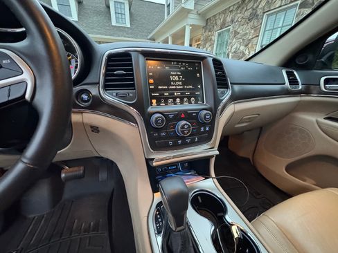Used 2016 Jeep Grand Cherokee Limited RWD image 9