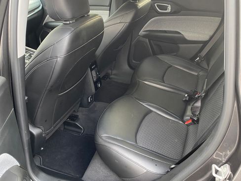 Used 2022 Jeep Compass Latitude FWD image 9
