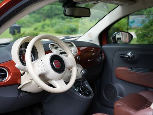 Used 2012 FIAT 500 Lounge w/ Luxury Leather Pkg FWD image 6