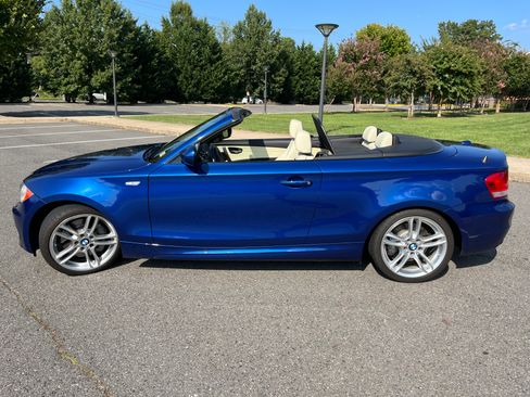 Used 2011 BMW 135i Convertible image 11