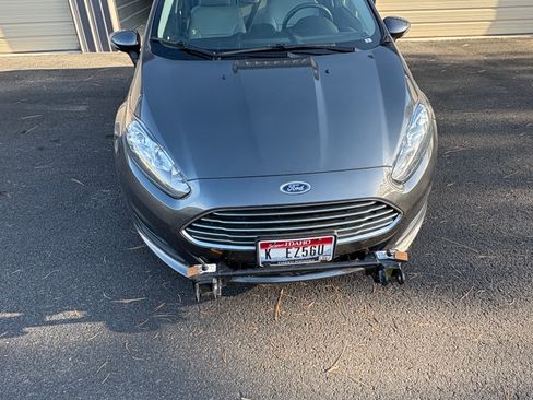 Used 2015 Ford Fiesta SE image 1