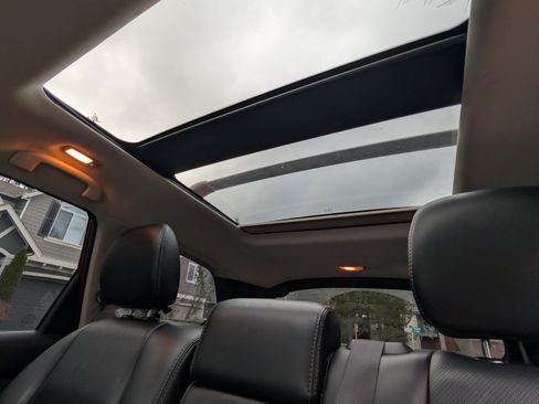 Used 2016 Nissan Pathfinder Platinum image 9