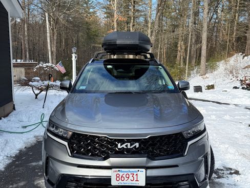 Used 2022 Kia Sorento EX w/ Panoramic Sunroof Package image 2