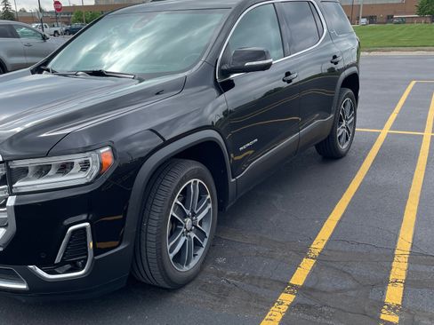 Used 2020 GMC Acadia SLT w/ Driver Alert Package II AWD/4WD image 2