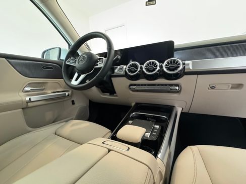 Used 2022 Mercedes-Benz EQB 300 4MATIC image 12