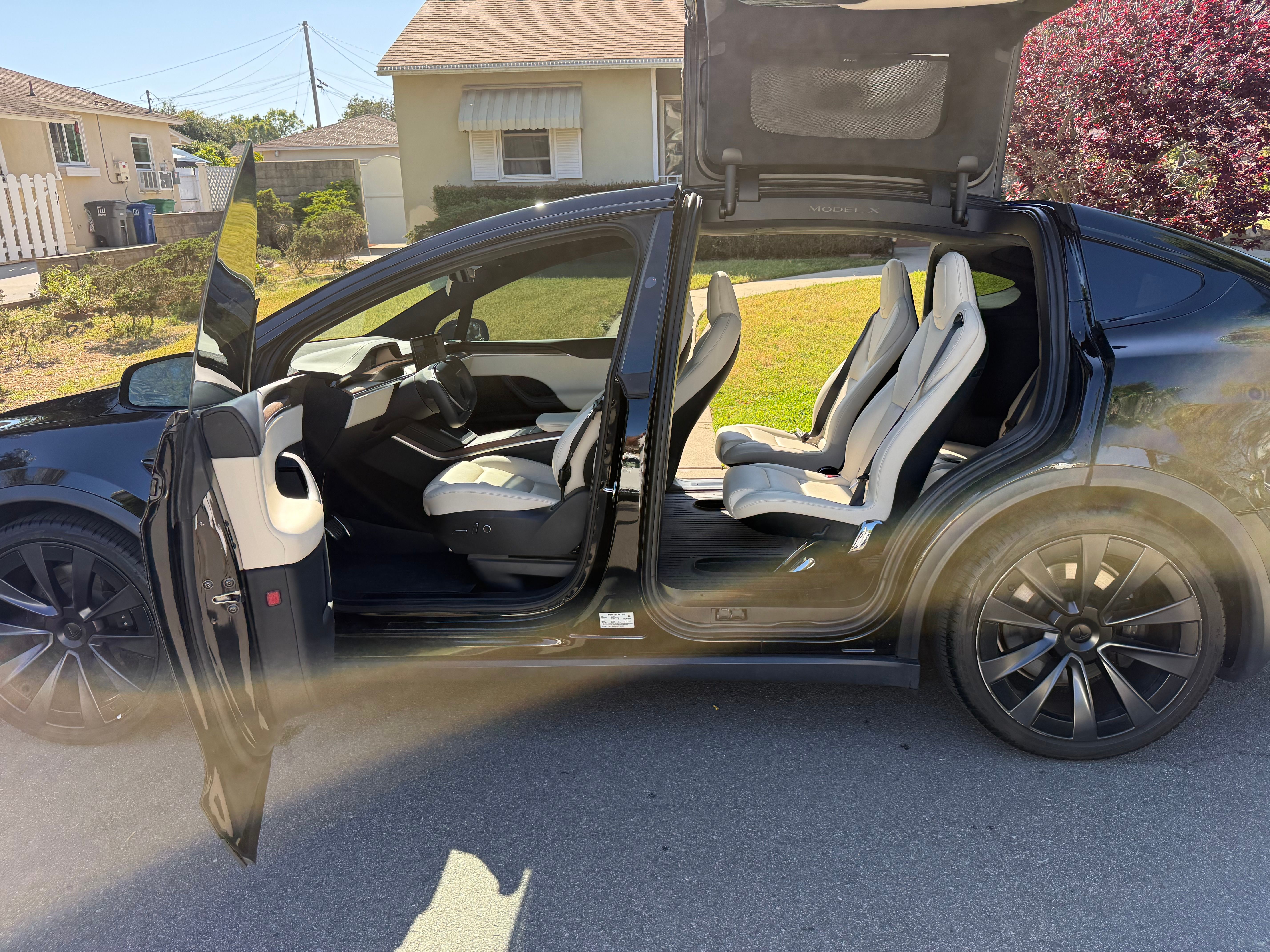 Used 2023 Tesla Model X AWD/4WD image 1