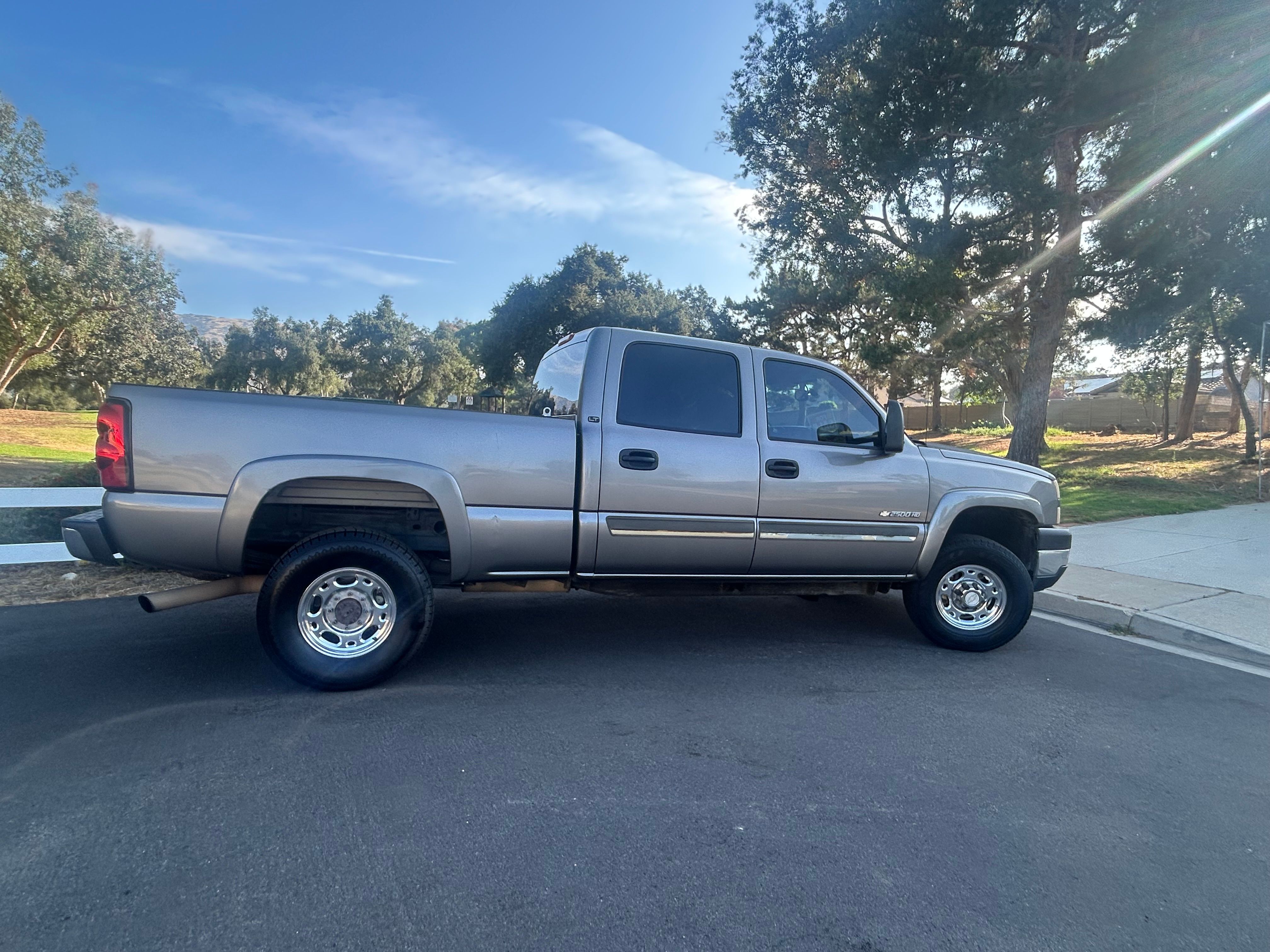Used 2006 Chevrolet Silverado 2500 LT RWD image 11