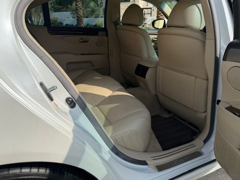 Used 2017 Lexus LS 460 w/ Comfort Package RWD image 19