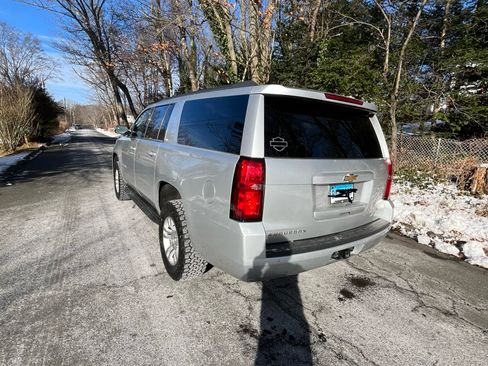 Used 2020 Chevrolet Suburban LT image 4
