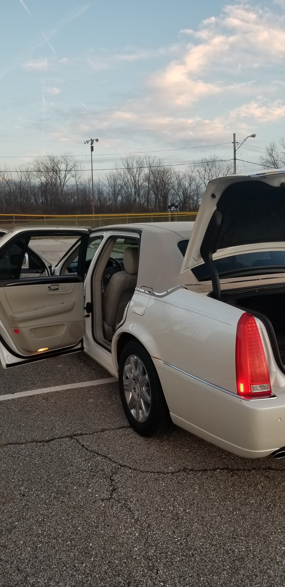 Used 2011 Cadillac DTS Premium FWD image 17