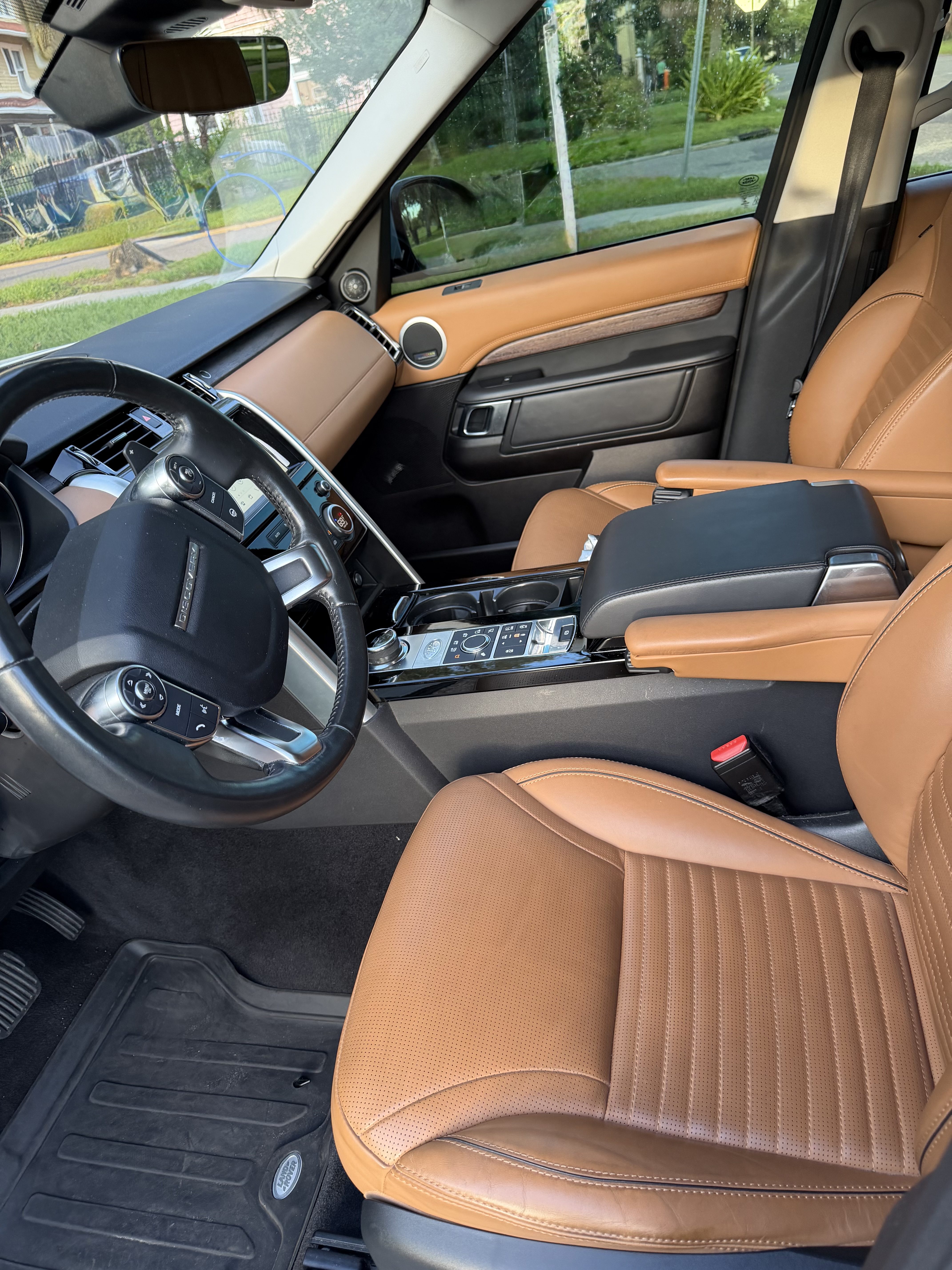 Used 2017 Land Rover Discovery HSE Luxury AWD/4WD image 10