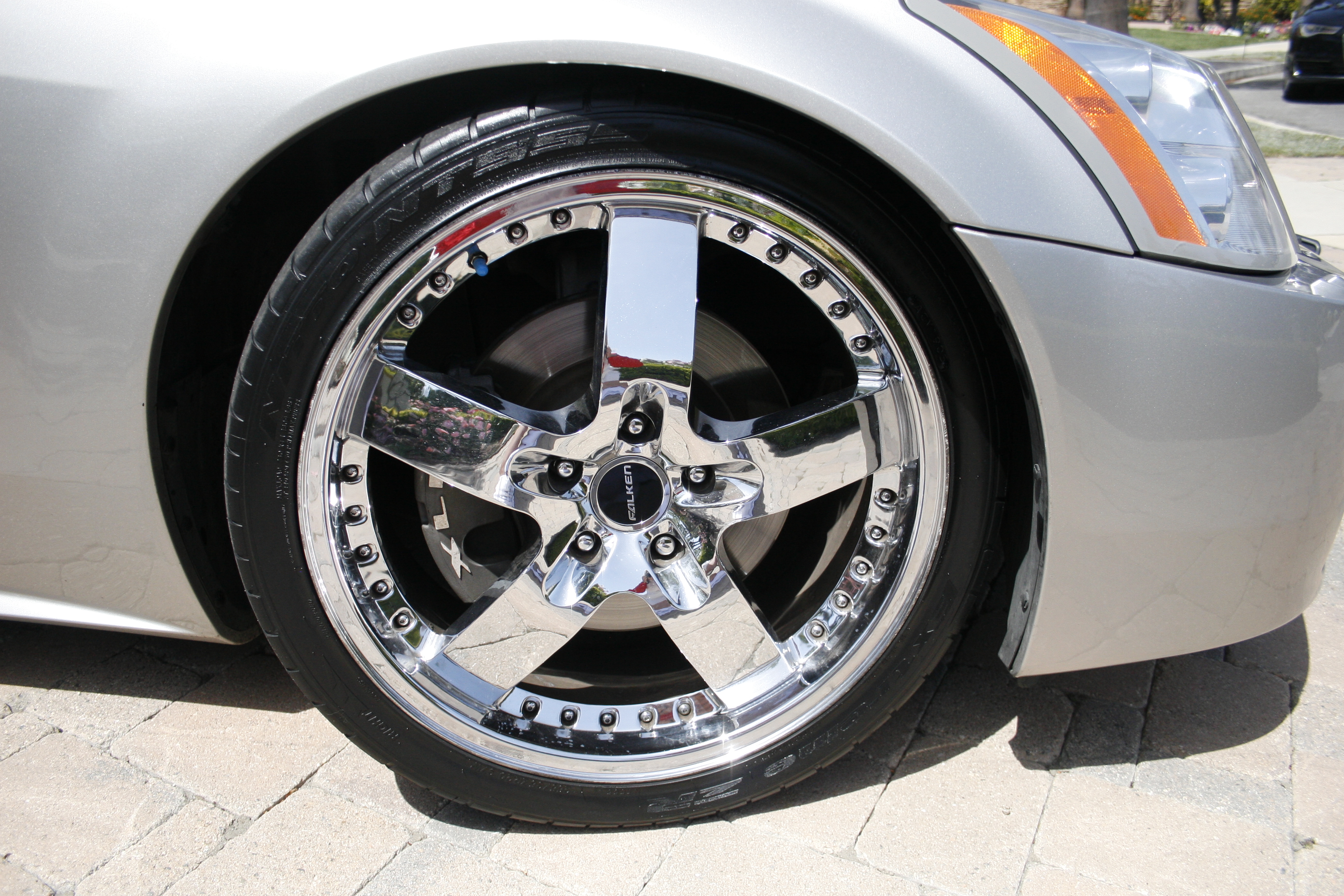 Used 2006 Cadillac XLR RWD image 17