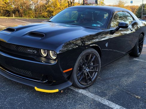 Used 2023 Dodge Challenger SRT Hellcat w/ Driver Convenience Group image 4
