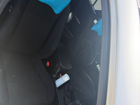 Used 2015 Toyota RAV4 LE FWD image 11