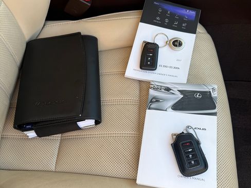 Used 2017 Lexus ES 350 w/ Luxury Package FWD image 13