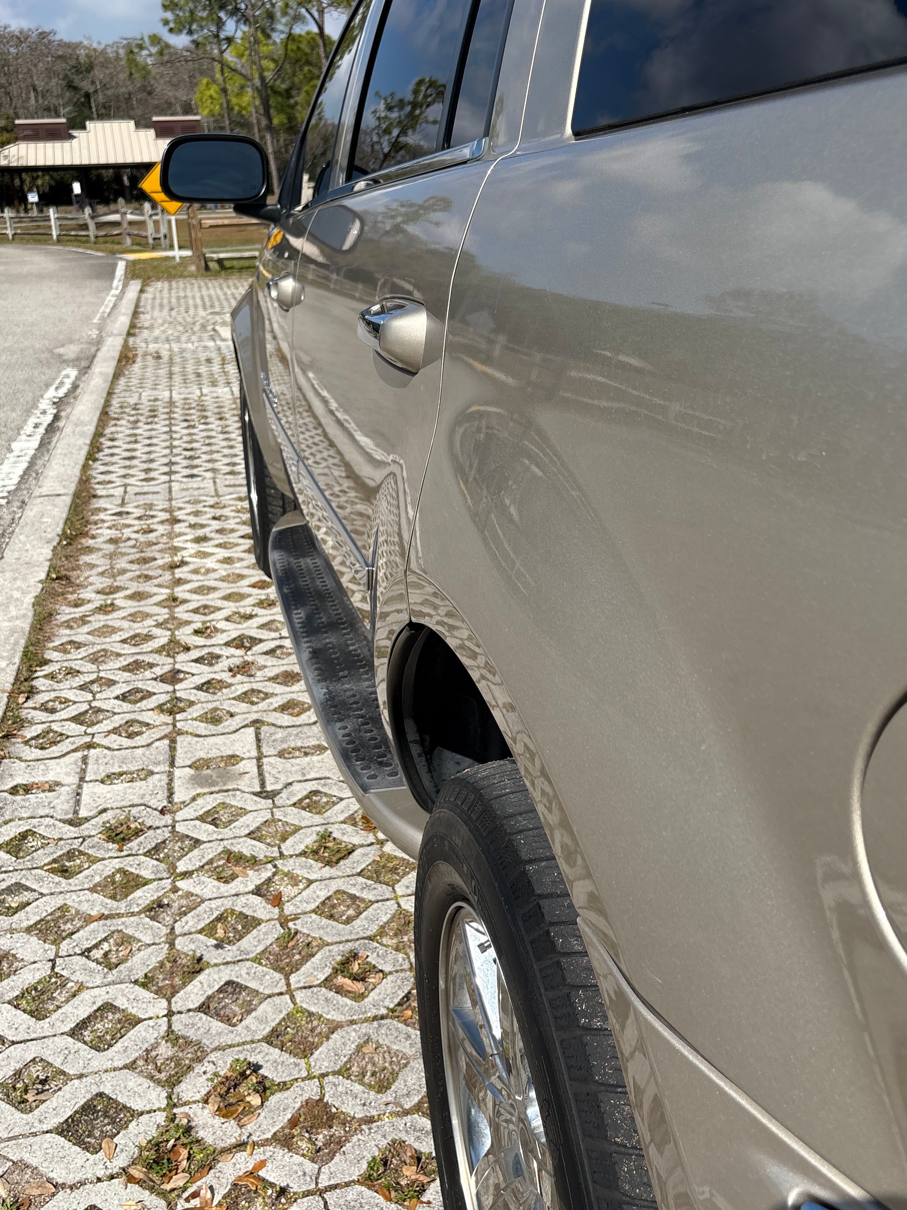 Used 2008 Chrysler Aspen Limited RWD image 13