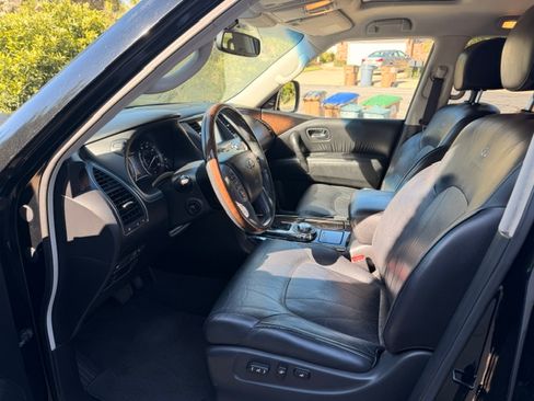 Used 2014 INFINITI QX80 4WD w/ Deluxe Touring Package image 12