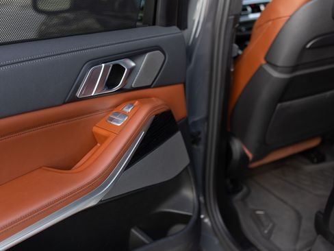 Used 2022 BMW X7 M50i w/ Dynamic Handling Package image 15