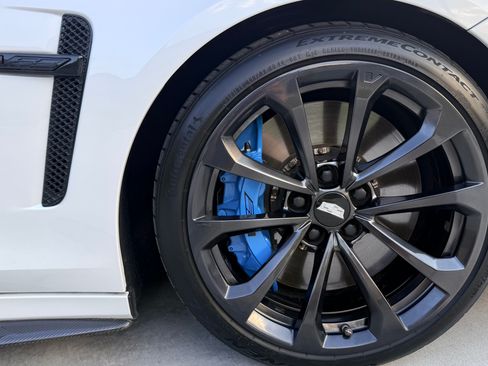 Used 2017 Cadillac CTS V w/ Luxury Package RWD image 28