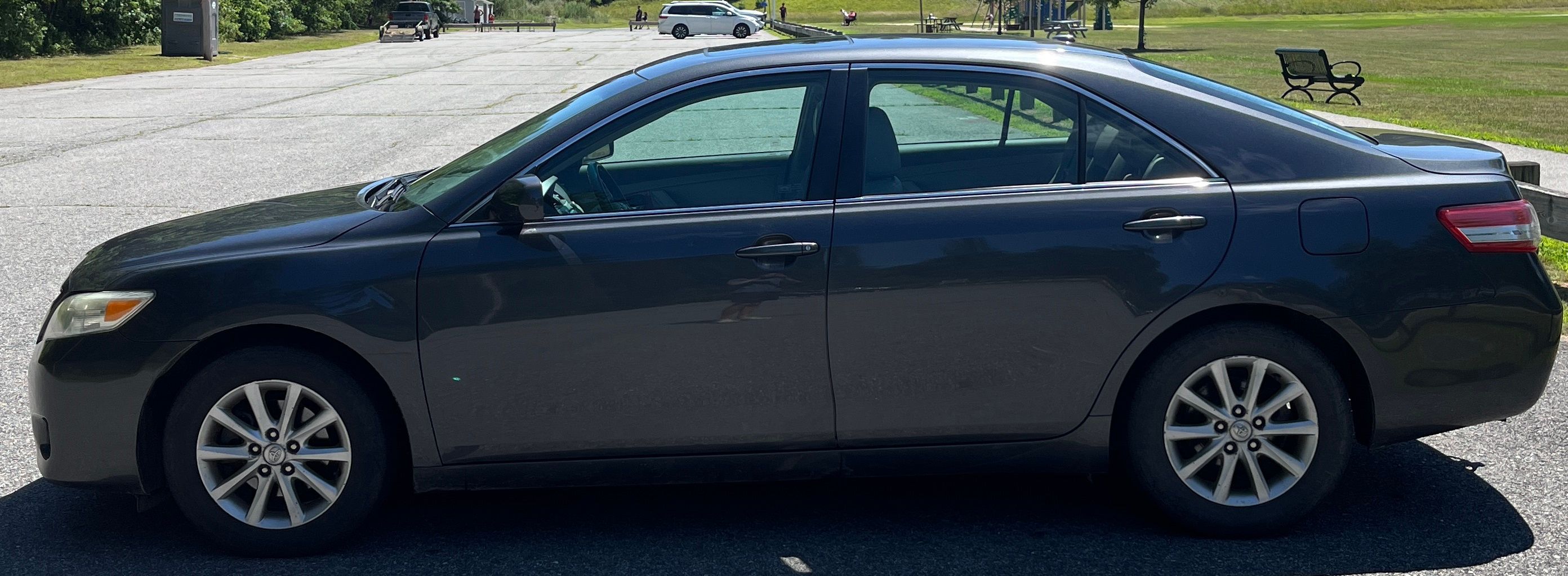 Used 2011 Toyota Camry XLE w/ XLE Extra-Value Pkg #2 FWD image 4