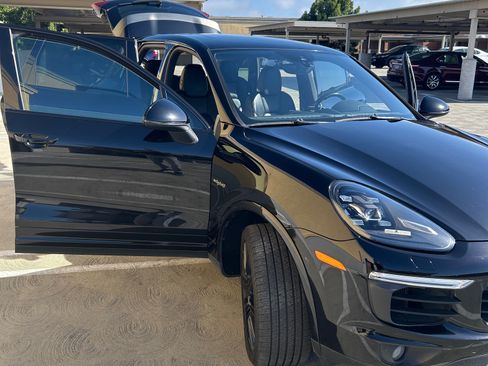 Used 2018 Porsche Cayenne S AWD/4WD image 9