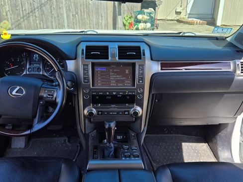 Used 2018 Lexus GX 460 Luxury image 16