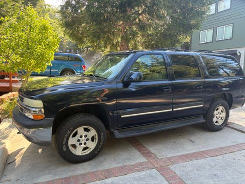 Used 2004 Chevrolet Suburban LT w/ Preferred Equipment Group AWD/4WD image 1