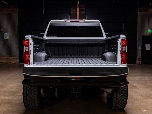 Used 2023 Chevrolet Silverado 2500 Custom w/ Custom Convenience Package AWD/4WD image 8