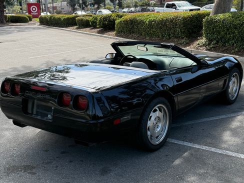 Used 1995 Chevrolet Corvette Convertible RWD image 6