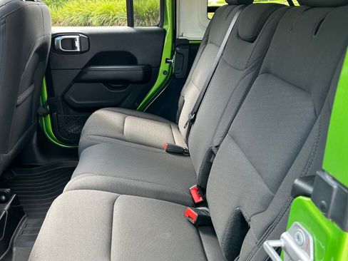 Used 2020 Jeep Wrangler Unlimited Sahara w/ Uconnect 4C Nav & Sound Group image 15