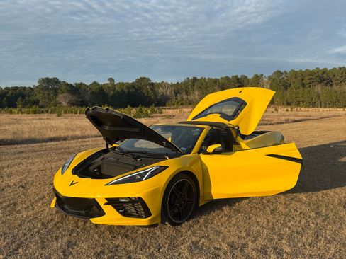 Used 2025 Chevrolet Corvette Stingray Coupe w/ 1LT image 22