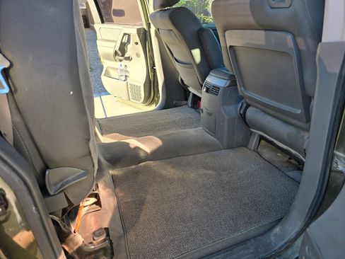 Used 2005 Nissan Titan SE w/ (W01) Utility Bed Pkg image 12