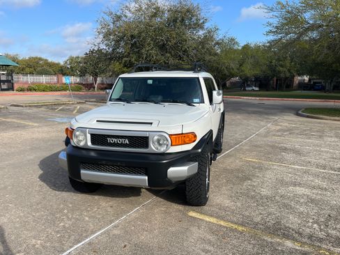 Used 2012 Toyota FJ Cruiser Sport Utility 2D w/ Upgrade Pkg image 4