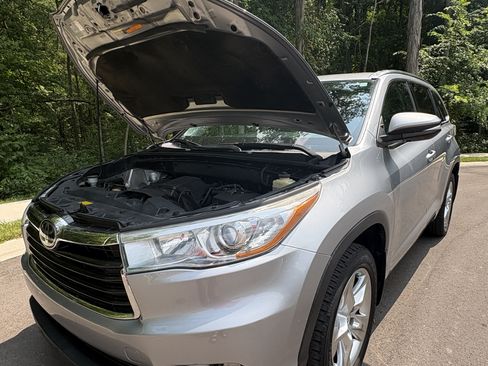 Used 2015 Toyota Highlander Limited w/ Driver Technology Package FWD image 5