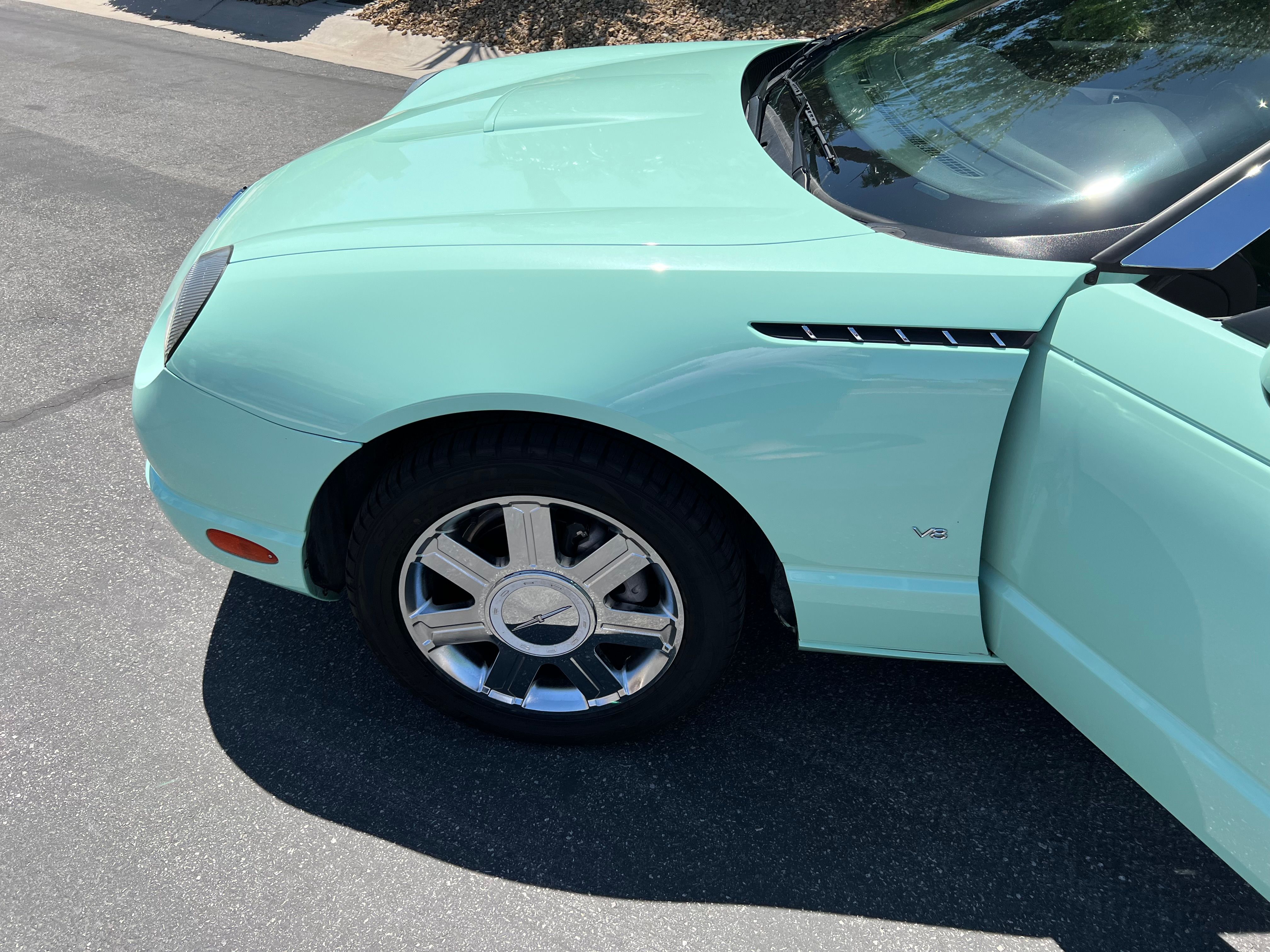 Used 2004 Ford Thunderbird RWD image 24